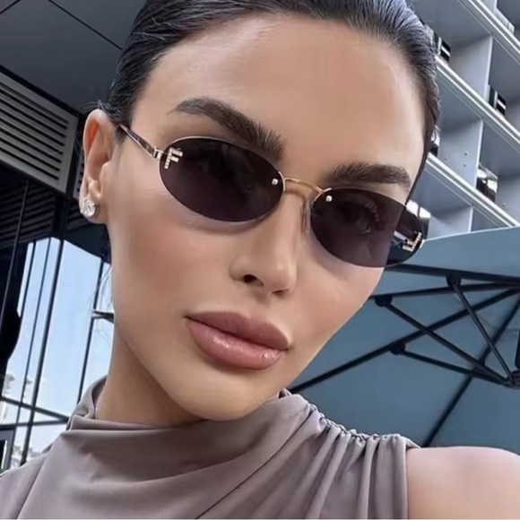 Retro F Stylish Black Sunglasses - Picture 3 of 17